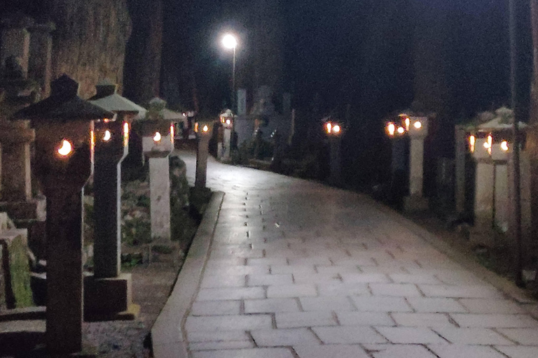 Koyasan : le silence sacré d&#039;Okunoin à l&#039;aube et à la nuit tombéeVisite à l&#039;aube