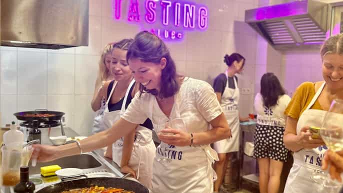Alicante Paella Cooking Class, Tapas, Drinks and Market