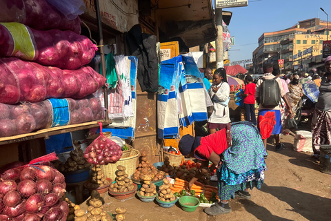 Kampala Suburbs: Exclusive All Markets Tour with Local Guide