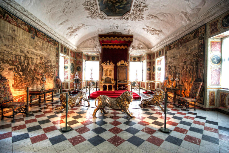 Copenhagen: Rosenborg Palace Tour in Spanish with tickets Copenhagen: Robenborg Palace Tour in Spanish with tickets