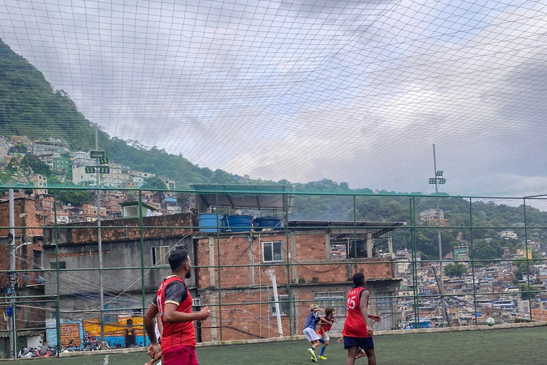 ريو دي جانيرو: تجربة كرة القدم في فافيلا روسينها