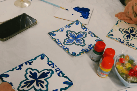 Oporto: Taller de Pintura de Azulejos con Copa de Oporto