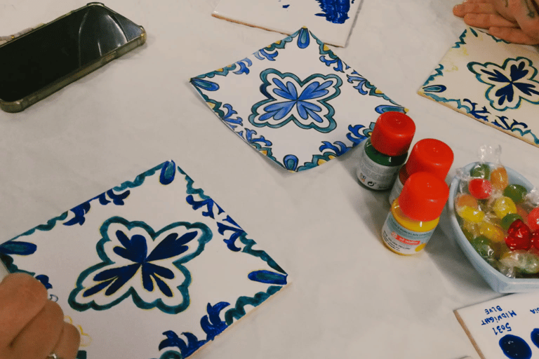 Oporto: Taller de Pintura de Azulejos con Copa de Oporto