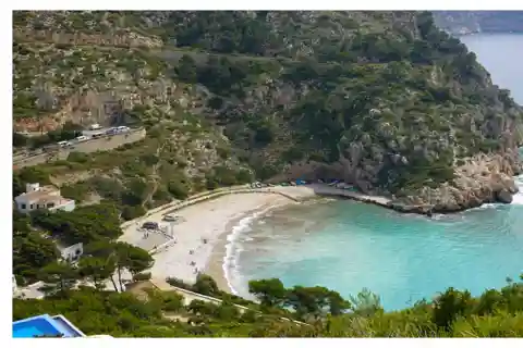 Die versteckten Strandschätze der Costa Blanca erkunden