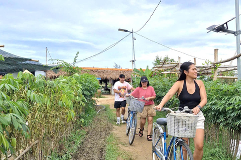 Hoi An: Tra Que Village, Duck Stop, and Sunset Bike Tour