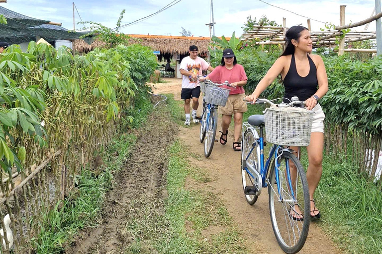 Hoi An: Tra Que Village, Duck Stop, and Sunset Bike Tour