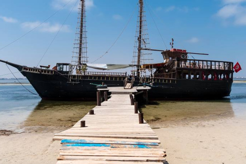 Djerba: Pirate Ship Cruise to Flamingo Island with Lunch