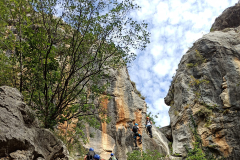 Vanuit Mostar: Via Ferrata BlagajVia Ferrata Blagaj: ervaar adrenaline met ons