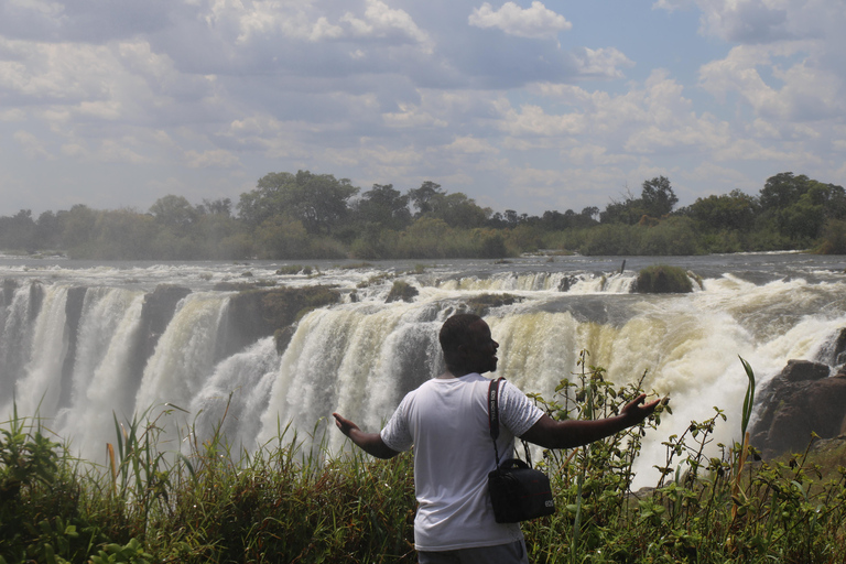 Tour privado de las cataratas Victoria con almuerzo y vuelo en helicóptero