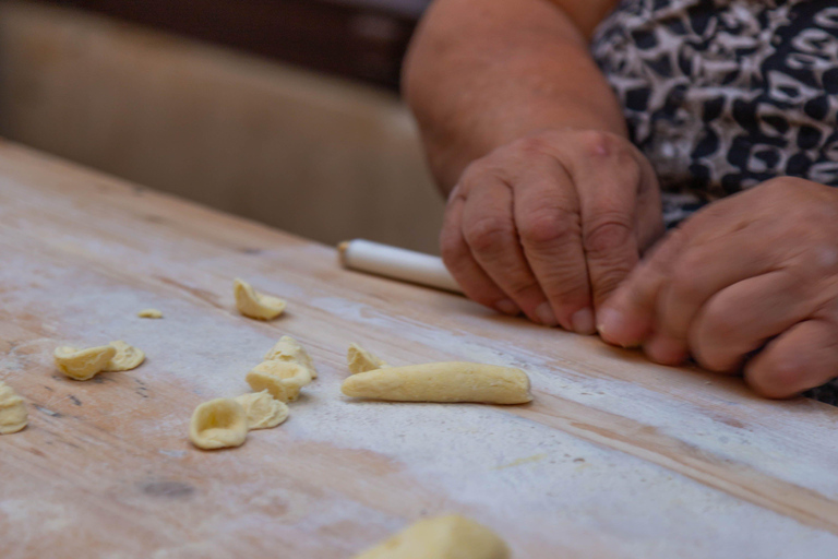 Martina Franca: Masseria Tour with Pasta & Mozzarella Class