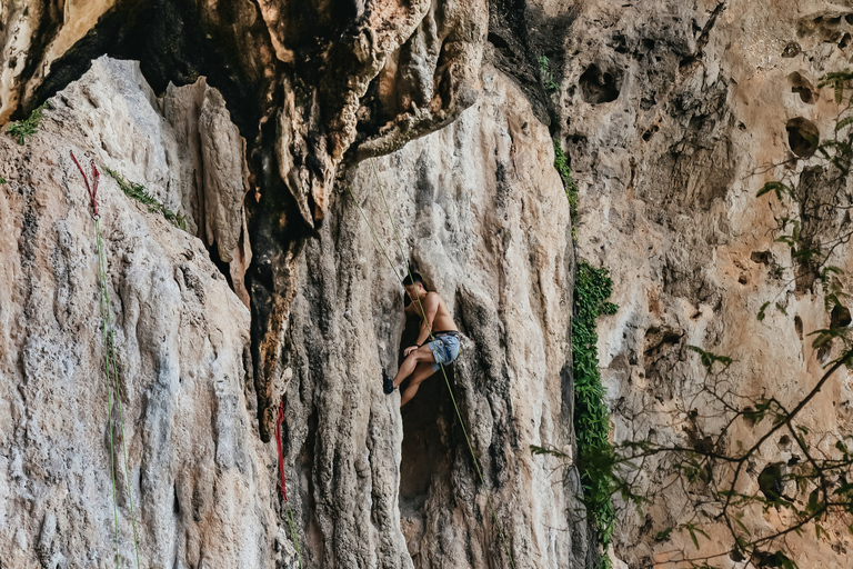 Krabi: rundtur på 4 öar med longtailbåtMötesplats vid Railay Beach