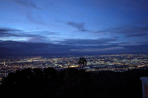 Visita nocturna al templo Doi Suthep y Wat Pha Lat