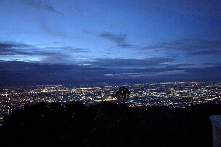 Passeio noturno ao Doi Suthep e ao Templo Wat Pha Lat