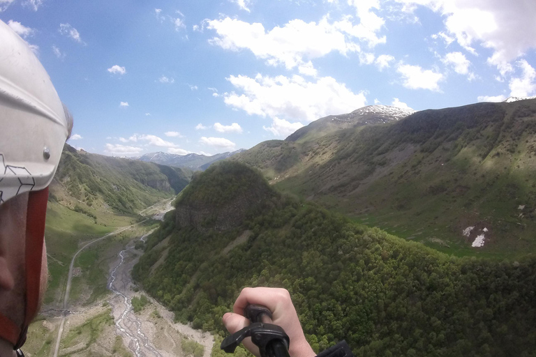 Georgia: Paragliding tandem flight in Gudauri with video Georgia: Paragliding flight in the mountains and video of it