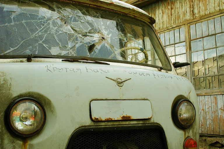 Tbilisi Vintage Legends: Soviet Classic Car Tour with Pickup