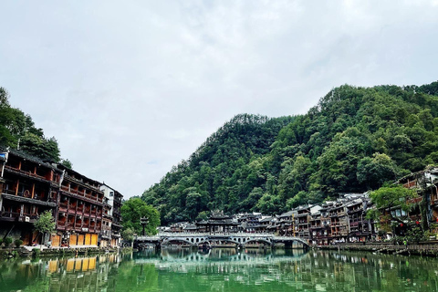 Zhangjiajie: Furong & Fenghuang 2-Day Tour with Boat Ride Small Group (4 people)