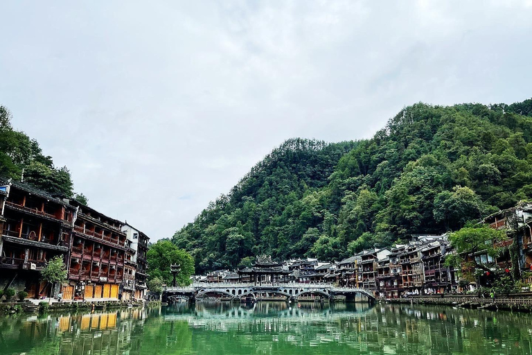 Zhangjiajie: Furong & Fenghuang 2-Day Tour with Boat Ride Small Group (4 people)