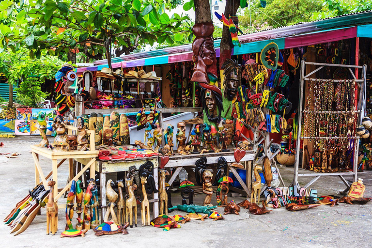 De Montego Bay: Rafting em bambu e massagem em pedra calcária