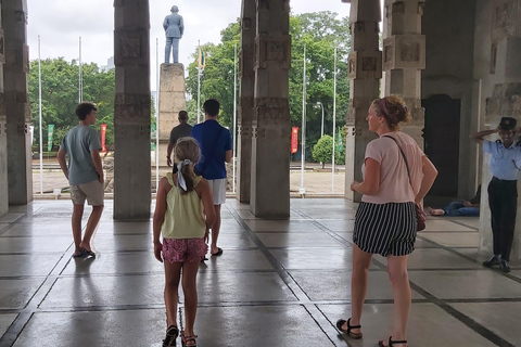 Tour panoramico privato della città di Colombo in Tuk Tuk