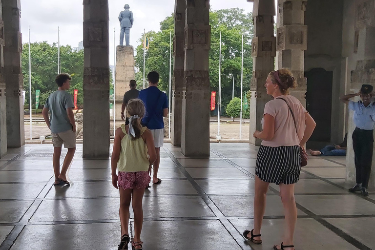 Visite touristique privée de la ville de Colombo en Tuk Tuk