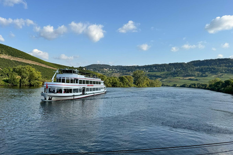 Bernkastel: Panorama boat tour 1 hour Lieser, Mülheim and back
