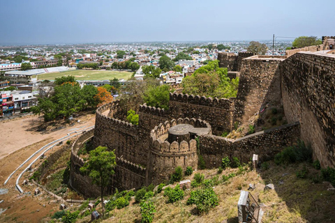 Tour di un giorno di Orchha e del Forte di Jhansi da Khajuraho con guida