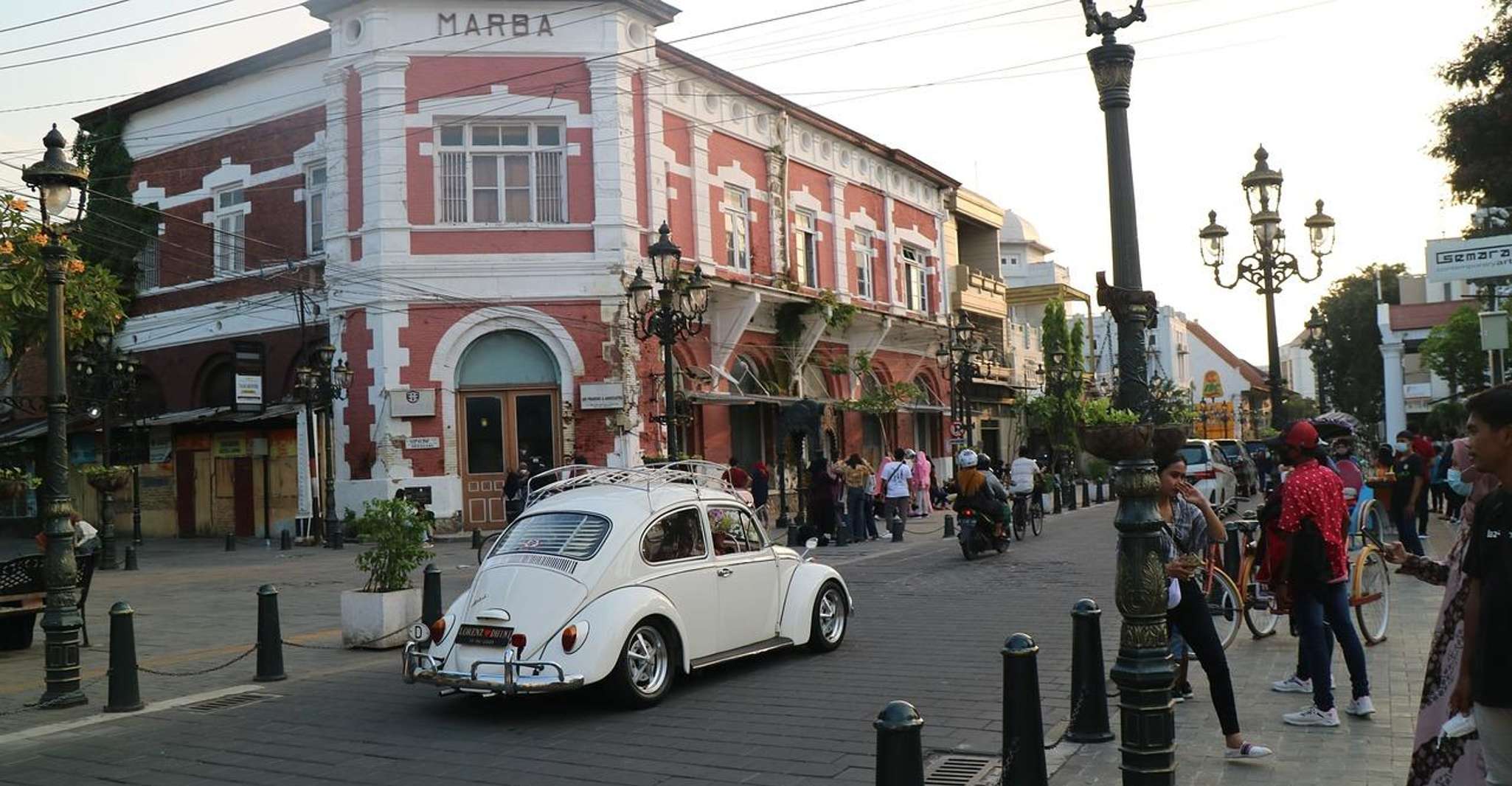 Semarang, Plongez dans les charmes de la ville avec un guide personnel - Hizvo