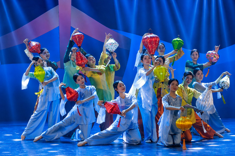Da Nang: Heritage Show & Mi Quang Show with Noodle Tasting From Hoi An: Heritage Show & Hotel Transfer