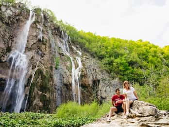 Da Spalato o Trogir: Tour dei laghi di Plitvice con biglietto d'ingresso