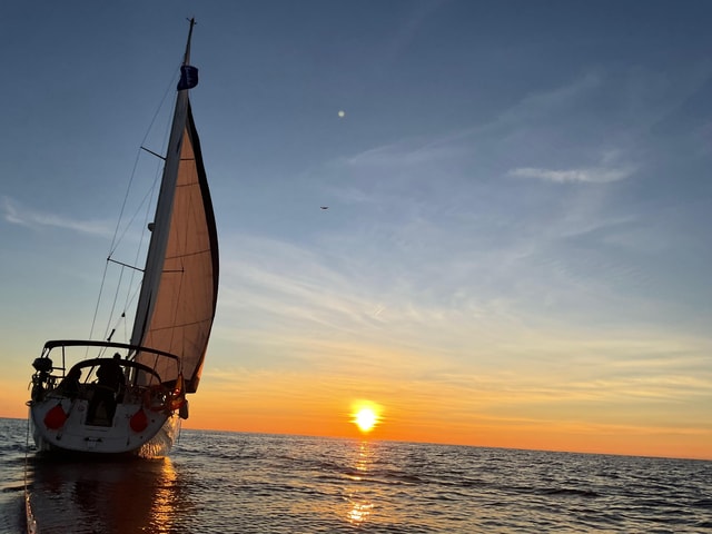 Barcelona Sunset Sailing with Yacht Sashi