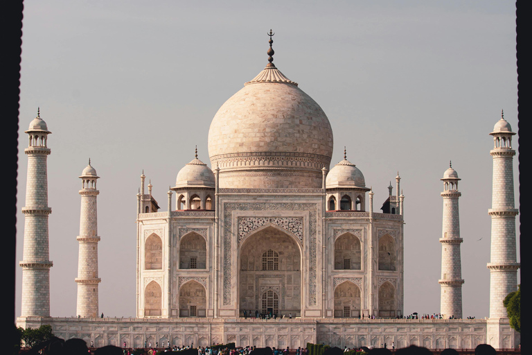 Von Delhi: Sonnenaufgang Taj Mahal und Agra Fort Tour mit AC Auto