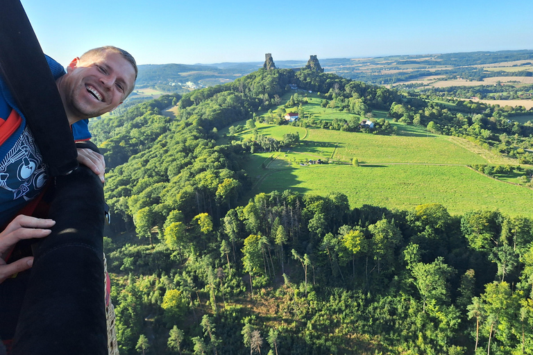 From Prague: Balloon ride with Champagne & Picnic