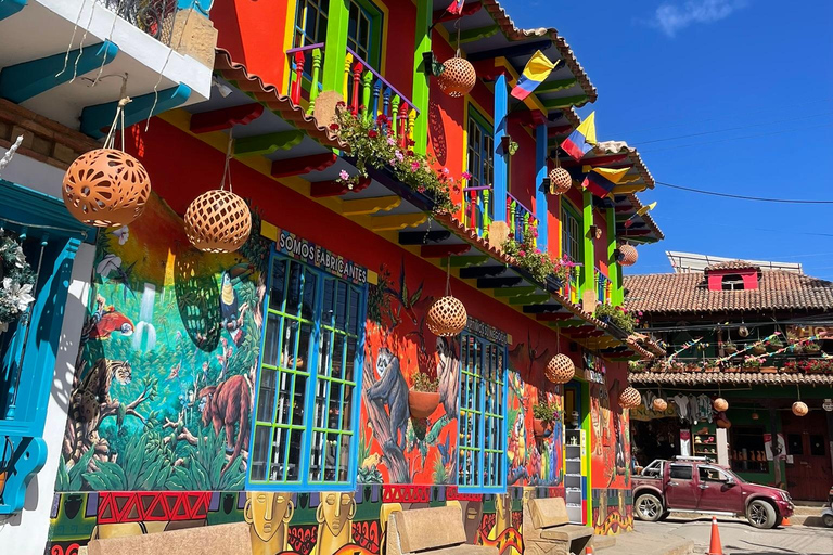 Desde Bogota: Tour a villa de Leyva, Ráquira, Casa Terracota y Pozos Azules