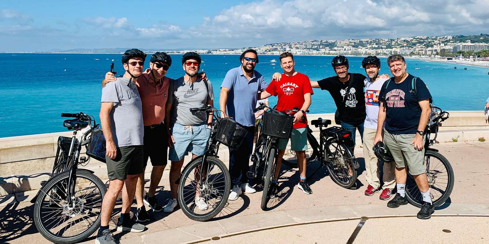 Bagus: Tur Sepeda Elektronik Berpemandu dengan Castle Hill