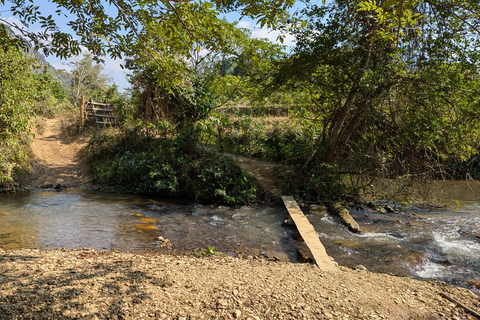 Z Luang Prabang do Nong Khiaw: Rejs po rzece, wędrówka i wodospad