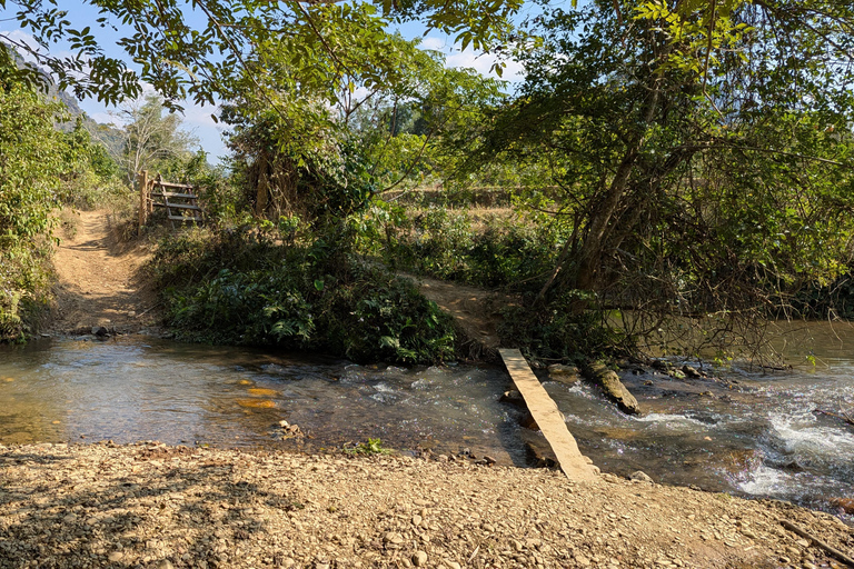 Z Luang Prabang do Nong Khiaw: Rejs po rzece, wędrówka i wodospad