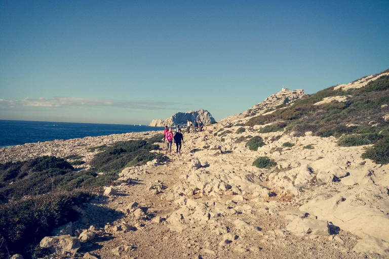 National Park of the Calanques : Yoga & Hike Marseilleveyre