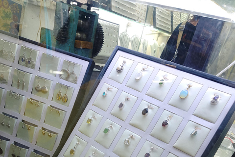 Unawatuna: Traditional Jewelry Making & Gemstone Workshop