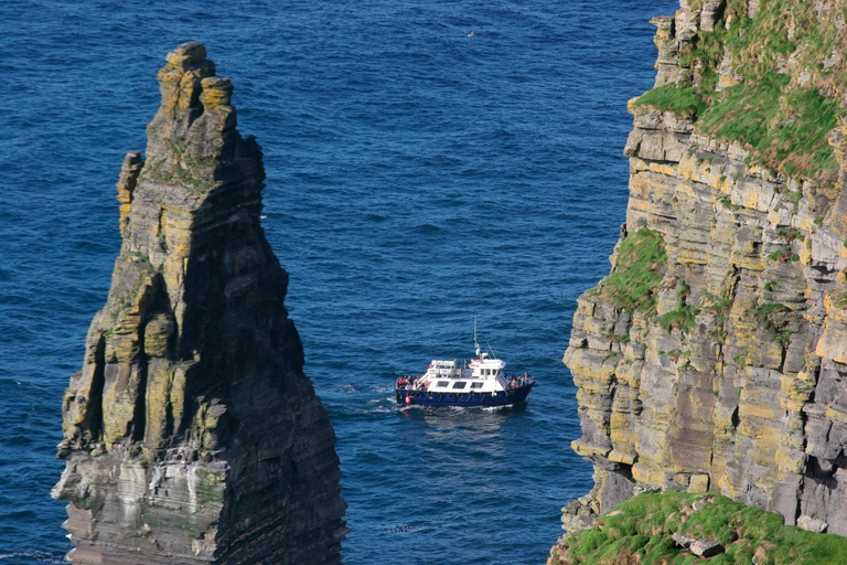 Au départ de Dublin : Falaises de Moher, croisière en bateau et grotte d'Aillwee