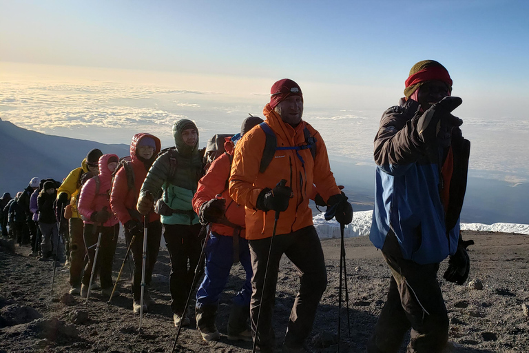 乞力马扎罗：莱莫肖路线徒步含机场接送乞力马扎罗：莱莫肖路线徒步之旅（含机场接送）