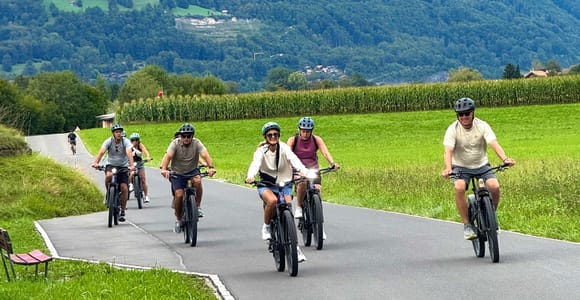 From Interlaken: E-Bike Tour to Iseltwald Pier & Giessbach