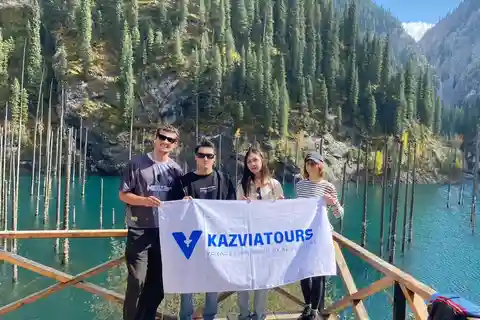 Excursão de 2 dias em mini grupo aos lagos Charyn, Kolsay e Kaindy