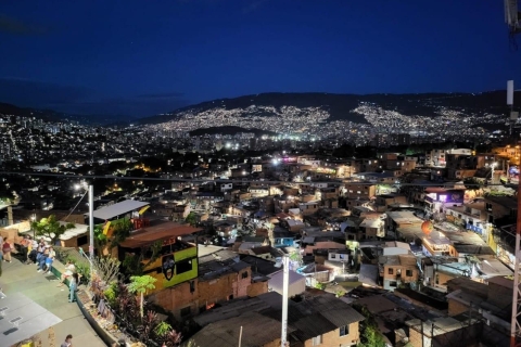Visite nocturne de Medellín avec des hôtes bilinguesVisite nocturne de Medellín
