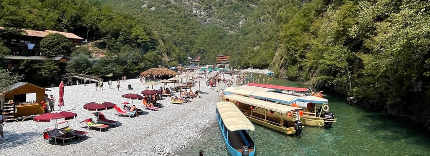 Du lac Koman à la rivière Shala en bateau, avec une nuit à Puka