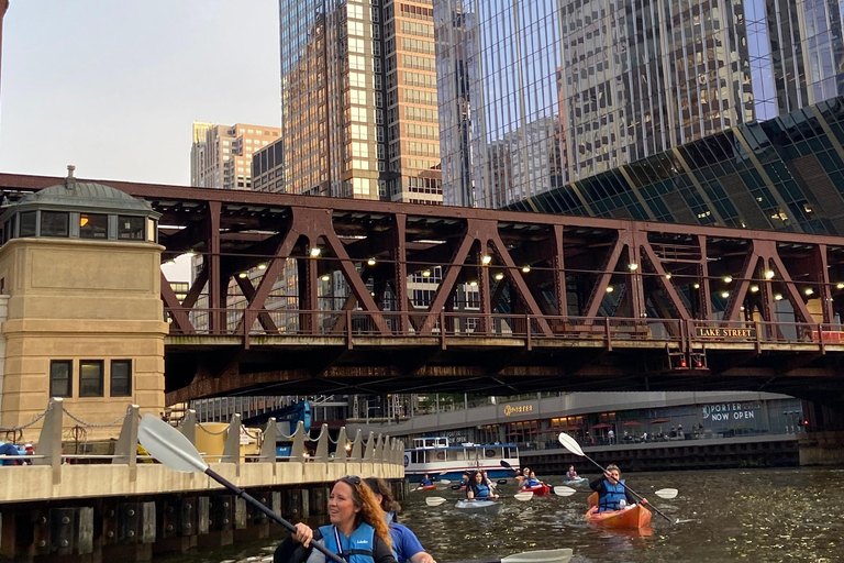 Chicago: Sunset Kayak Tour on the Chicago River