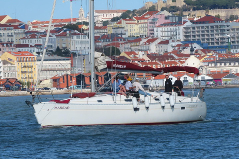 رحلة بحرية لمدة ساعتين في لشبونة على متن سفينة غروب الشمسرحلة بحرية لشبونة غروب الشمس لمدة ساعتين