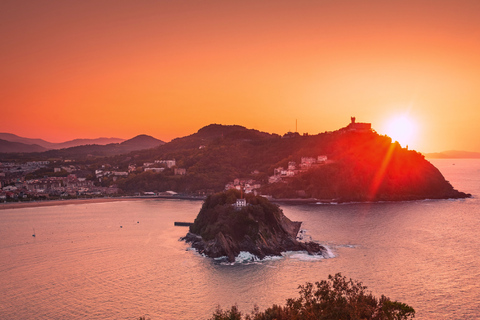 San Sebastián: Private Guided Tour on Your Mobile San Sebastian: The Pirate Code and the Old Town with Kit and Live Guide