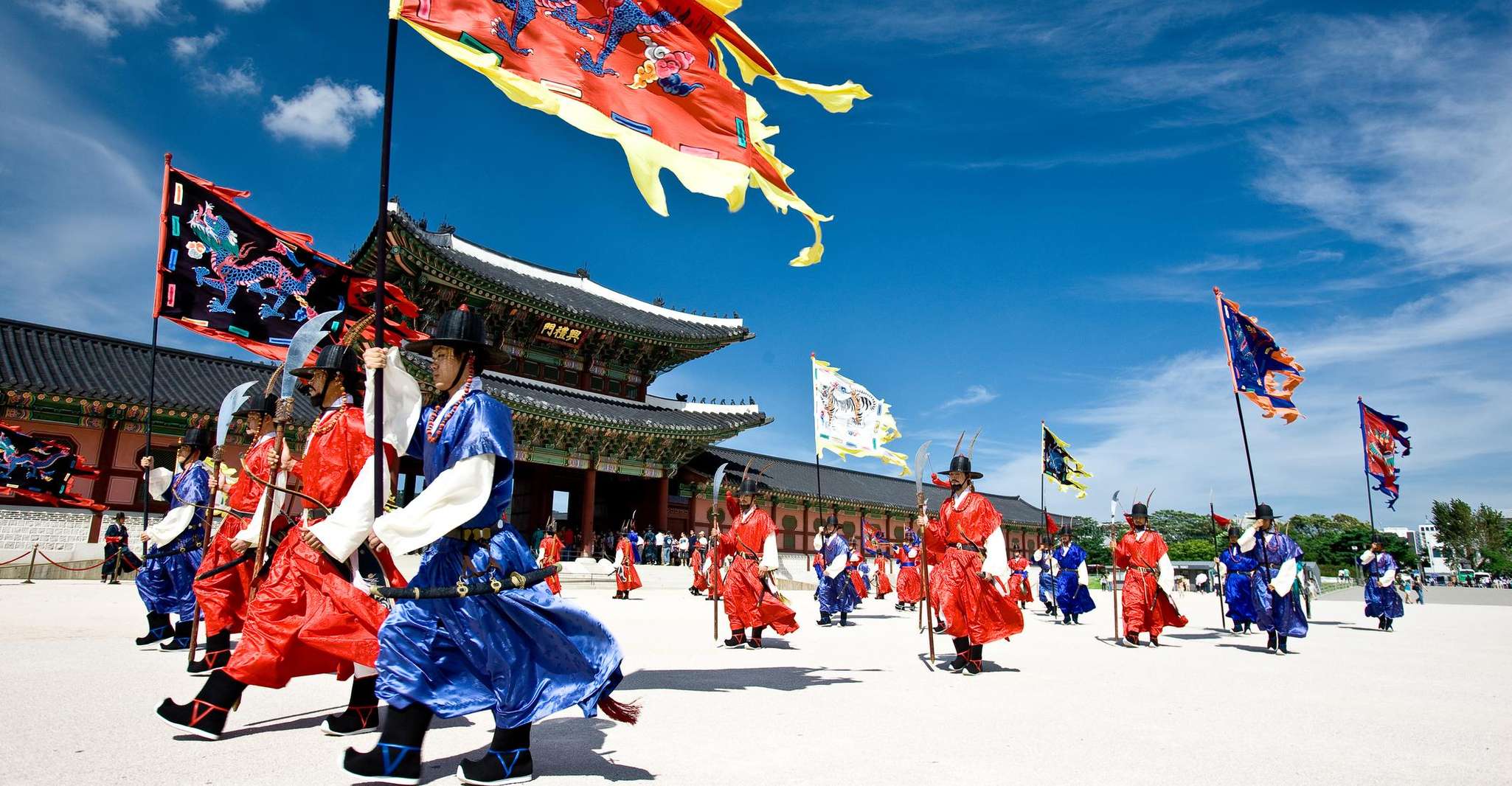 Seoul: Gyeongbok Palace, Hanok Village, and Gwangjang Tour