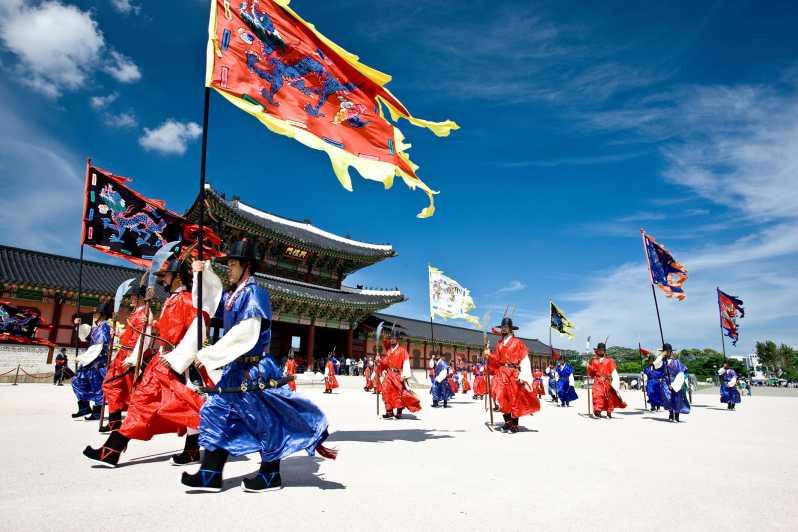 Soul: Gwangjang Tour: palác Gyeongbok, vesnice Bukchon a Gwangjang