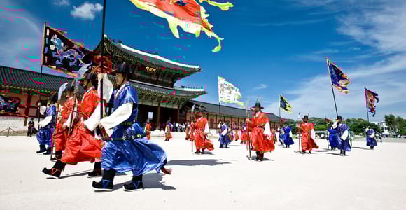 Seoul: Gyeongbok Palast, Bukchon Dorf, und Gwangjang Tour